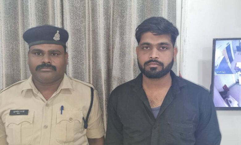 कांग्रेस नेता कन्हैया कुमार की आमसभा के बाद प्रधानमंत्री के लिए अपशब्द कहने वाले युवक को पुलिस ने गिरफ्तार कर लिया है...