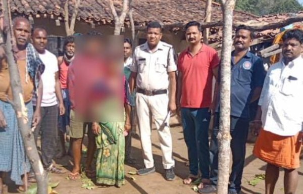बागों थाना क्षेत्र अंतर्गत मोरगा चौकी के ग्राम गिधमुडी में हो रहे बाल विवाह की सूचना मंगलवार शाम 4 बजे डायल 112 की टीम पहुंची...