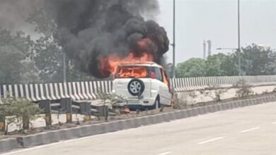 Chhattisgarh News: चलती कार में लगी आग बाल बाल बचे कार सवार....