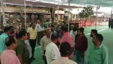 Lok Sabha Election: रायपुर के BTI ग्राउंड में मौजूद मतदान कर्मियों ने किया हंगामा, ARO दे रहे सस्पेंड की धमकी...