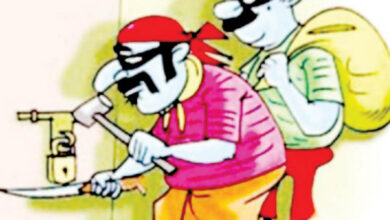 Chhattisgarh Crime: शादी समारोह में शामिल होने गए परिवार चोरो ने किया, सोने के जेवरात समेत 7 लाख पार...