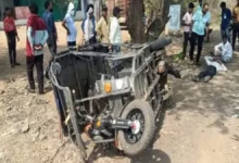 Chhattisgarh: सड़क किनारे खड़ी ई-रिक्शा से जा टकराई तेज रफ्तार बोलेरो , हादसे में 1 की मौत, 5 लोग घायल