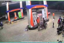 CG CRIME: बदमाश हुए बेख़ौफ़: पेट्रोल पंप में चाकू से जमकर किया हमला, 5 लोग हुए घायल...