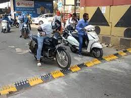 मोटर व्हीकल एक्ट’ में नहीं है कोई प्रावधान, रायपुर की सड़कों में लगे अवैध टायर फाड़ने वाले स्पीड ब्रेकर...
