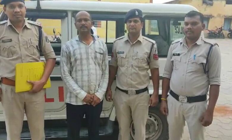 Chhattisgarh Crime: छात्रा से 12 साल तक धमकी देकर रेप करने वाला, शिक्षक को पुलिस ने किया गिरफ्तार...