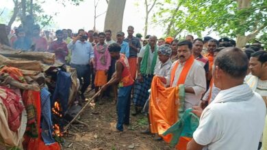 Chhattisgarh: 19 मजदूरों की एक साथ हुई अंतिम संस्कार, गांव के लोगो की आंखे हुई नम...