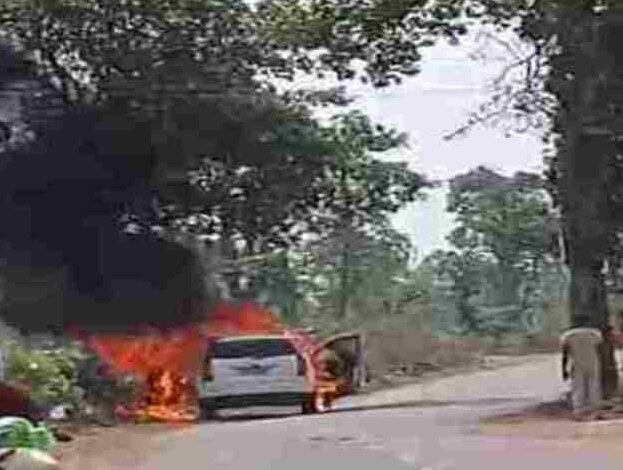 Chhattisgarh: कार में आग लगने से मचा अफरा-तफरी, बाल बाल बचे कार सवार...