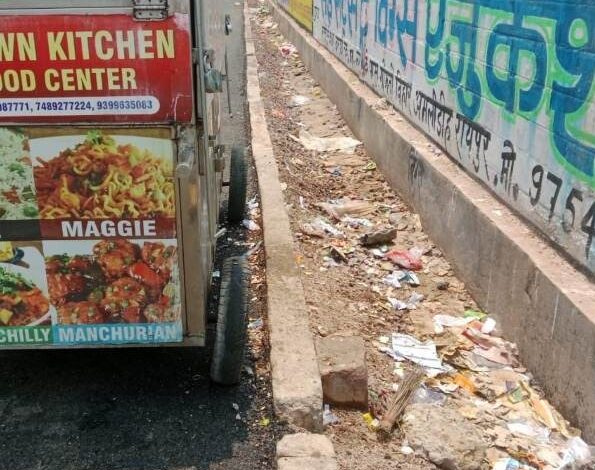 RAIPUR: नगर निगम सख्ती 15 दुकानदारों का किया चालान, आदेश का पालन नहीं किया तो होगी कड़ी कार्रवाई, जाने क्या है मामला, पढ़े पूरी खबर...