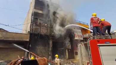 Chhattisgarh: कपड़े की दुकान में शॉर्ट सर्किट से अचानक लगी आग, दूकान जलकर खाक, पढ़े पूरी खबर...