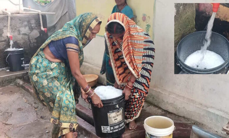 शहर के गंदे पानी से ग्रामीण परेशान, गंदे पानी के कारण तुमाडबरी के ग्रामीणों को खुजली...