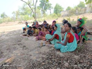 Chhattisgarh: महतारी वंदन योजना में 6 हितग्राही को किया लाभान्वित, आंगनबाड़ी केंद्र नाचनबाय एवं आंगनबाड़ी केंद्र मांडबाय में लोगों के बीच लगाई चौपाल...