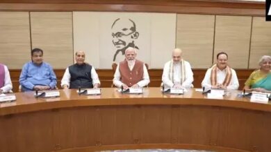 Modi Cabinet: प्रधानमंत्री मोदी ने अपने तीसरे कार्यकाल के लिए 72 मंत्रियों की फौज तैयार, कुछ देर में हो सकता है मंत्रालय का बटवारा, पढ़े पूरी खबर...