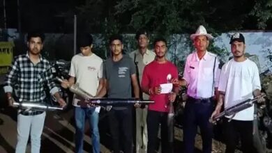 Chhattisgarh: साइलेंसर से फटका फोड़ने वाले युवकों पर हुआ कार्रवाई, 8 बुलेट बाइक चालकों का काटा चालान...