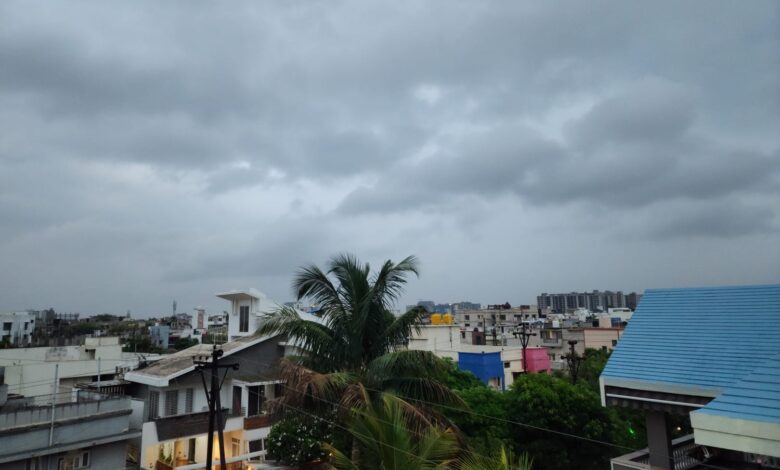 Chhattisgarh: मानसून की बौछारों के साथ तापमान में हुआ गिरावट, खेती-किसानी का काम हुआ शुरू...