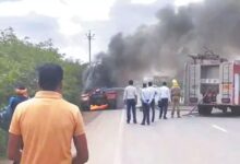 Chhattisgarh: चलती ट्रेलर में सड़क के बीच लगी आग, मचा अफरा-तफरी...
