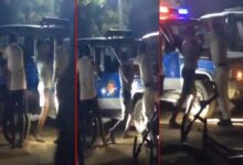 Chhattisgarh: वर्दीधारी सिपाही को युवक मारा थप्पड़, स्पताल ले जाने के दौरान हुआ विवाद, देखे विडियो...