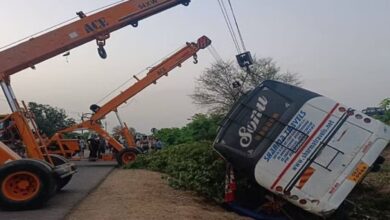 Chhattisgarh: छत्तीसगढ़ से मां वैष्णों देवी दर्शन के लिए जा रही 65 लोगों से भरी बस पलटी, 3 श्रद्धालुओं की मौत, 40 लोग घायल...