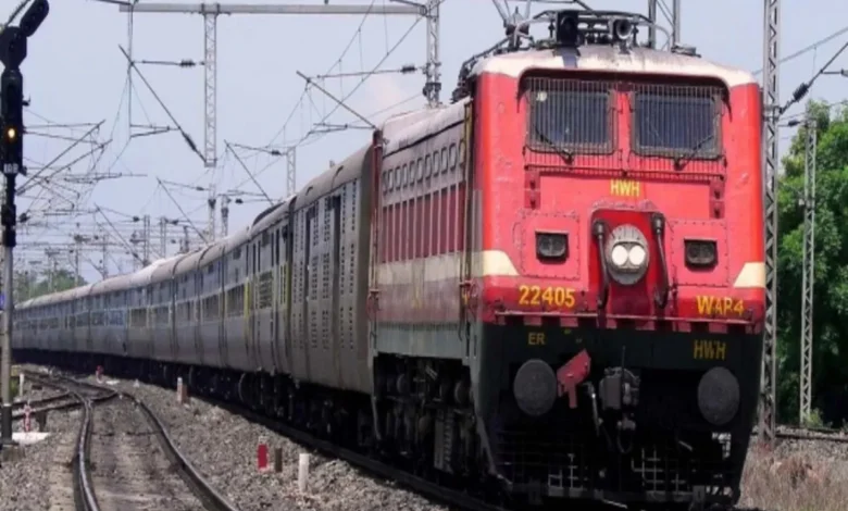 Chhattisgarh: ट्रेन यात्रियों के लिए दुःखद खबर, 18 ट्रेनें रद्द, 9 स्पेशल ट्रेन भी शामिल, पढ़गे पूरी खबर...