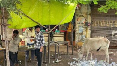 RAIPUR: संचालित चखना सेंटरों में प्रतिबंधित पानी पाउच, डिस्पोजल आदि को धड़ल्ले से बेचे जा रहे, रोड किनारे दारू पीने मजबूर शराब प्रेमी...