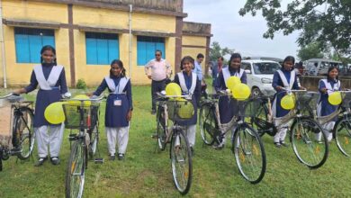 Chhattisgarh: छात्राओं मिला वरदान, सरस्वती साइकिल योजना से सायकिल का लाभ, पढ़े पूरी खबर...