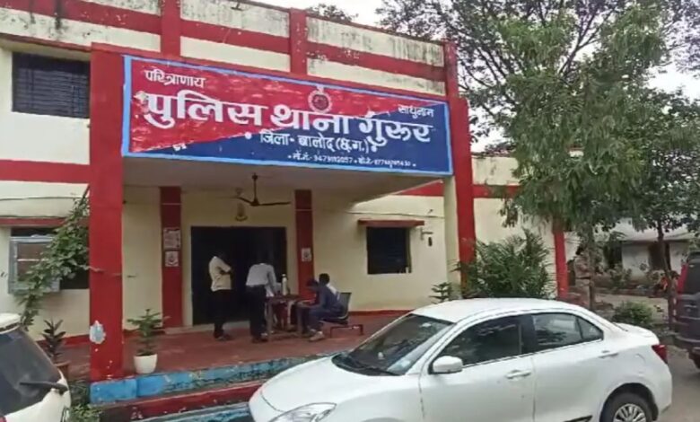 Chhattisgarh: पुलिस अधीक्षक ने बड़ा एक्शन लेते हुए, ASI समेत दो आरक्षक को किया लाइन अटैच...