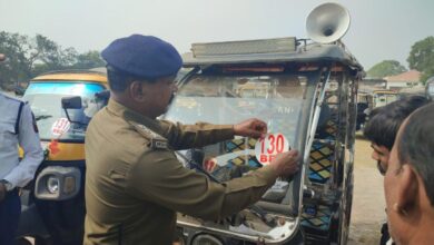 पुलिस अधीक्षक ने टांसपोर्टरों की बैठक, ऑटो चालकों की बड़ी मुसीबत, सुरक्षा को ध्यान में रखते पुलिस ने चिपकाया रजिस्टर्ड सीरियल नंबर...