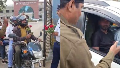 यातायात जागरूकता: सड़क सुरक्षा को लेकर पुलिस एलर्ट मोड पे पुलिस ने हेलमेट पहने चालकों को दिया गया गुलाब फूल...