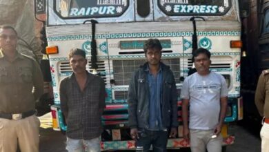 तीन वाहनों से 31 टन 600 किलो कबाड़ पुलिस ने पकड़ा, 8.57 लाख रुपये की कबाड़...