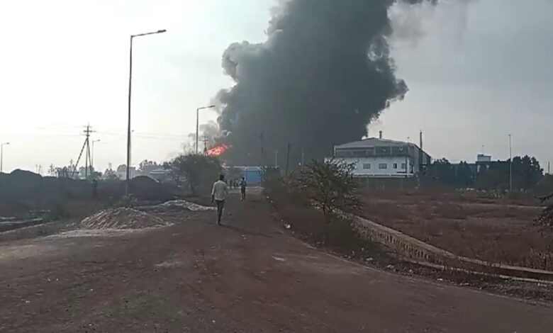 CG Breaking :तिल्दा के Chemical Factory में भीषण आग, धमाकों से मची अफरातफरी, दूर-दूर तक फैली लपटें...