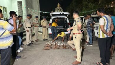 CG BREAKING: रायपुर में इनोवा कार से 4.5 करोड़ नकद बरामद, पुलिस ने दो आरोपियों को पकड़ा...