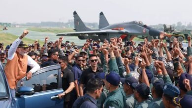 ऑपरेशन सिंदूर: वायुसेना के योद्धाओं और सशस्त्र बलों के जवानों से मिले PM मोदी...