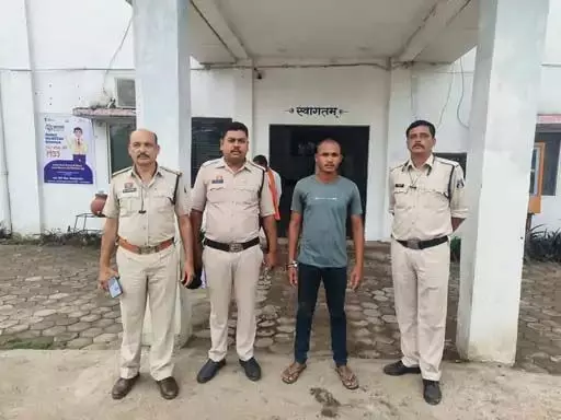 CG Crime: घर में थी लड़की अकेली, उपसरपंच ने हत्या की धमकी देकर किया रेप...