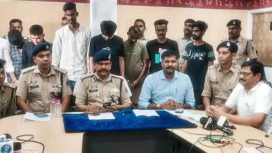 रायपुर में क्रेटा कार से 1 करोड़ की हेरोइन बरामद, 9 तस्कर नेटवर्क का पर्दाफाश, 8 पेडलर्स गिरफ्तार...