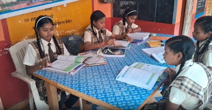 महासमुंद में शिक्षा विभाग की लापरवाही: 5वीं-8वीं के 5433 छात्र 5 माह से मार्कशीट के इंतज़ार में, एडमिशन व योजनाएं प्रभावित...