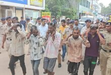 पुलिस ने आधा सिर मुंडवाकर निकाला जुलूस,11 बदमाशों ने मिलकर की 3 युवकों की हत्या, धारदार चाकू से प्राण निकलते तक गोदता रहा ये आरोपी...