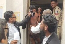 रायपुर कोर्ट परिसर में सनसनी: आरोपी ने वकील को चाकू दिखाया, वकीलों ने घेरकर पीटा...