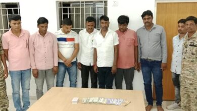 छत्तीसगढ़: स्वतंत्रता दिवस पर जंगल में जुआ खेलते 8 गिरफ्तार, ₹1.12 लाख की ज़ब्ती...