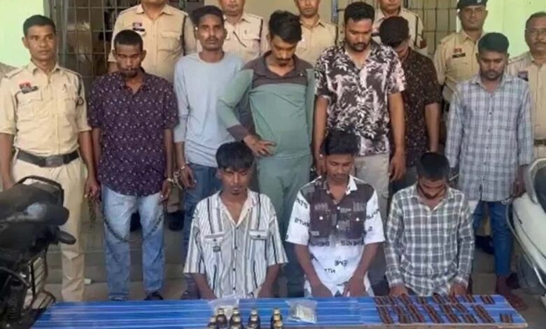महासमुंद में नशा माफिया पर शिकंजा: 9 गिरफ्तार, भारी मात्रा में कफ सिरप-टैबलेट जब्त...
