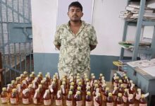 बगदई मंदिर के पास अवैध शराब बिक्री करते युवक गिरफ्तार, 80 पौवा जब्त...