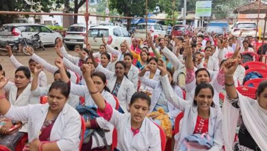 छत्तीसगढ़ NHM हड़ताल: सरकार सख्त, हड़ताली कर्मियों पर ‘नो वर्क नो पे’, बर्खास्तगी की कार्रवाई शुरू...