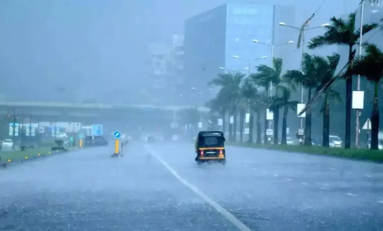 Weather Update: राजधानी के साथ कई इलाको में भारी बारिश की रेड अलर्ट जारी...
