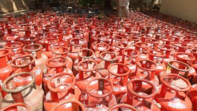 LPG सिलेंडर हुआ सस्ता: कमर्शियल गैस पर 51 रुपए की कटौती, उज्ज्वला योजना में 300 रुपए सब्सिडी जारी...