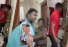 Lady Police Sex with Constable Boyfriend: लेडी कांस्टेबल रंगे हाथों बॉयफ्रेंड संग पकड़ी गई, पुलिसकर्मी पति ने 112 पर दी सूचना...
