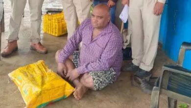 दुकानदार शराब बेचते गिरफ्तार, एमपी ब्रांड का माल जब्त