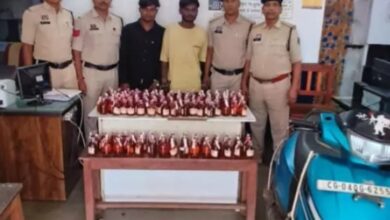 रायपुर में जुपीटर से अवैध शराब परिवहन, दो युवक गिरफ्तार: 32 लीटर से ज्यादा मदिरा जब्त...