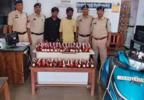रायपुर में जुपीटर से अवैध शराब परिवहन, दो युवक गिरफ्तार: 32 लीटर से ज्यादा मदिरा जब्त...