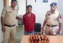 धमतरी पुलिस की कार्रवाई: मड़ेली भाटापारा में शराब कोचिया जितेन्द्र साहू गिरफ्तार, अवैध शराब जब्त...