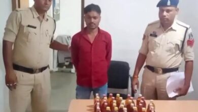 धमतरी पुलिस की कार्रवाई: मड़ेली भाटापारा में शराब कोचिया जितेन्द्र साहू गिरफ्तार, अवैध शराब जब्त...