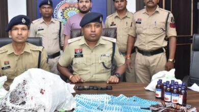 CG Crime: दुर्ग में इंजीनियर ने बनाई फर्जी कंपनी, 17 हजार से ज्यादा नशीली गोलियां व सिरप बरामद, गिरफ्तार...