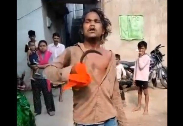 रायपुर में बदमाश ने धारदार हथियार से महिलाओं को धमकाया, वीडियो वायरल होने पर मचा हड़कंप...